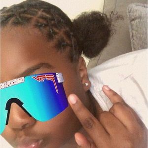 Meet your Posher, Zaniya